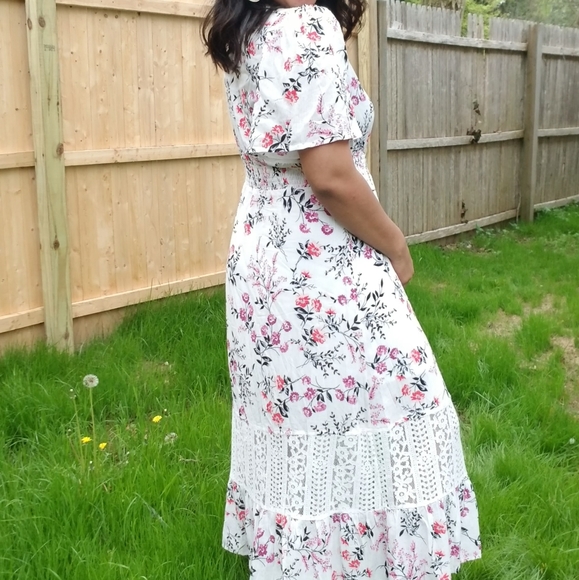 𝘽𝙊𝙂𝙊| TWIRLING IN FLORALS WHITE MAXI DRESS - Picture 11 of 16